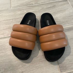 Roam Leather Puffy Sandals Shoes Slides 38